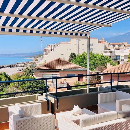 Ferienwohnung The Dream - Seafront Loft Giardini-Naxos Exterior foto
