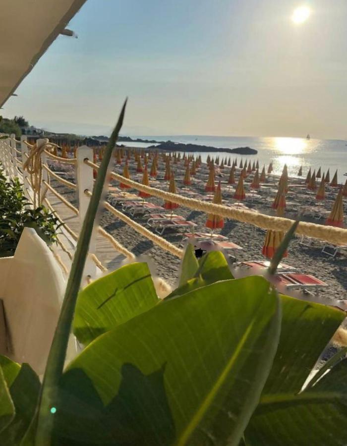 Ferienwohnung The Dream - Seafront Loft Giardini-Naxos Exterior foto
