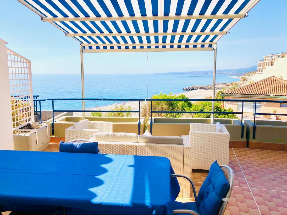 Ferienwohnung The Dream - Seafront Loft Giardini-Naxos Exterior foto
