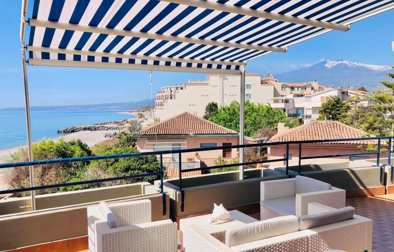 Ferienwohnung The Dream - Seafront Loft Giardini-Naxos Exterior foto